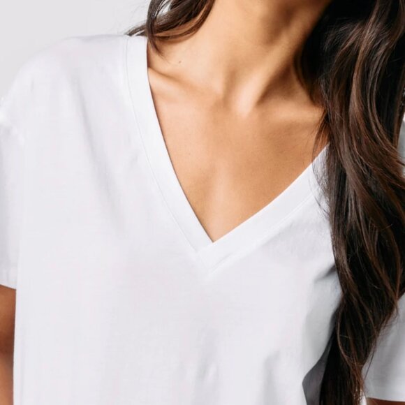 🤍 Vuori Sutton V-Neck Tee Women's — White - Large - Picture 4 of 13